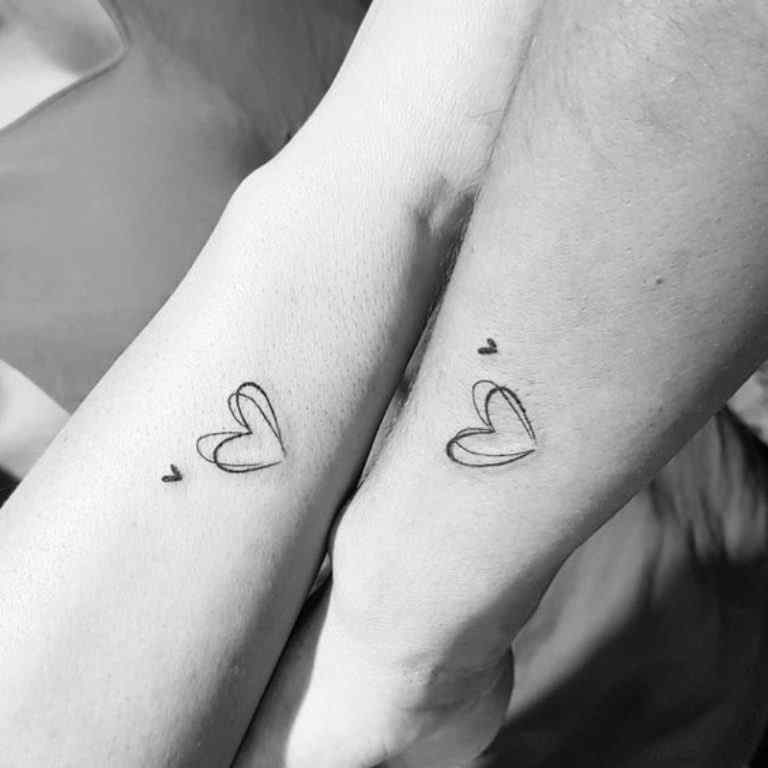 tatuagem de casal pequena