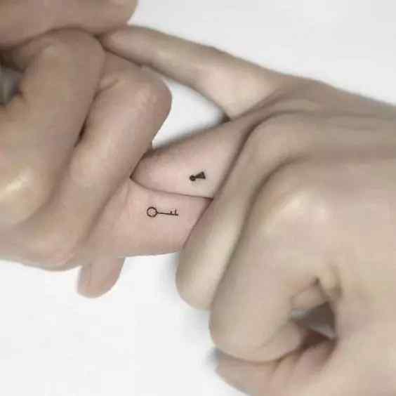 tatuagem para casal pequena
